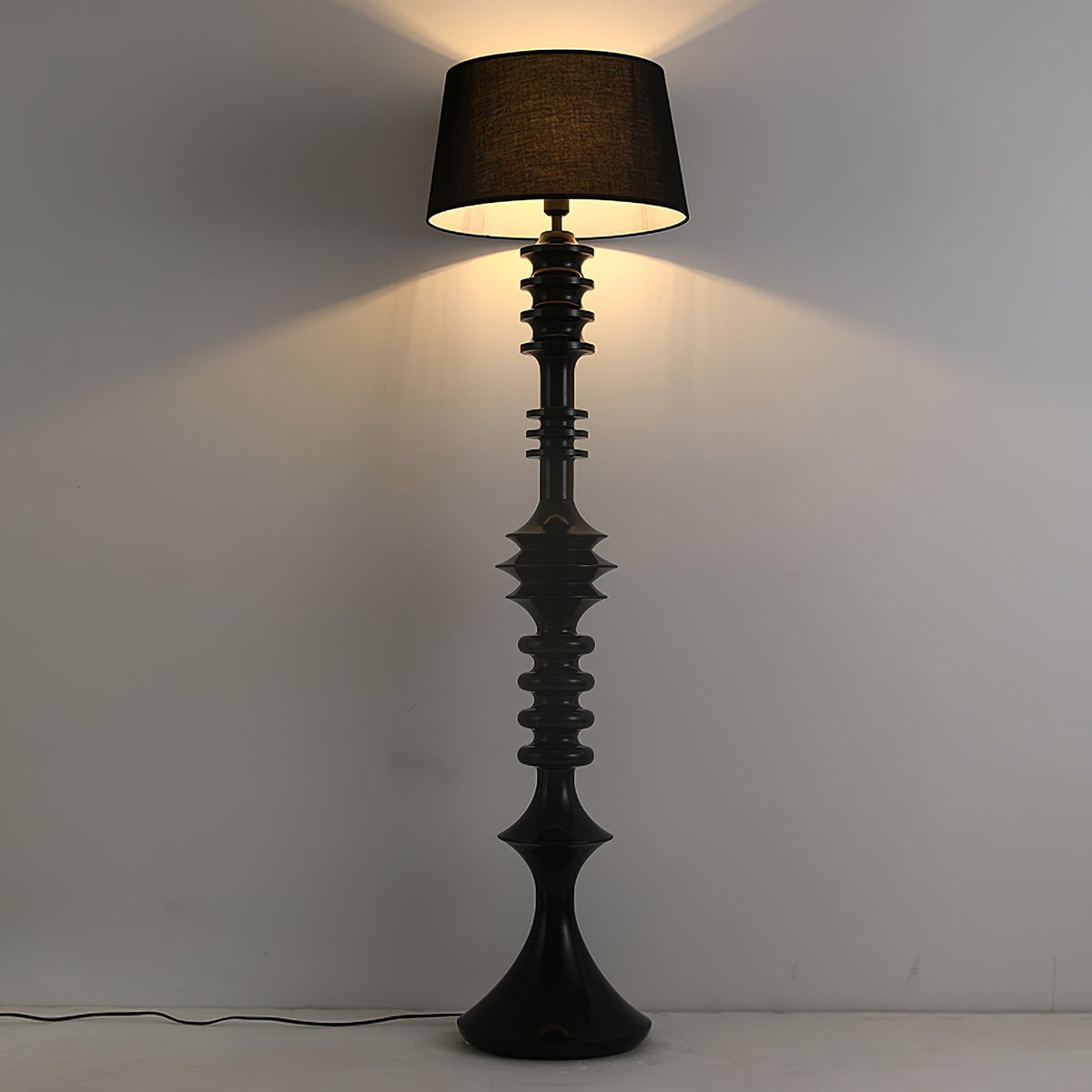 Jarvis Adjustable Floor Lamp – Modern Sculptural Lighting for Living Spaces