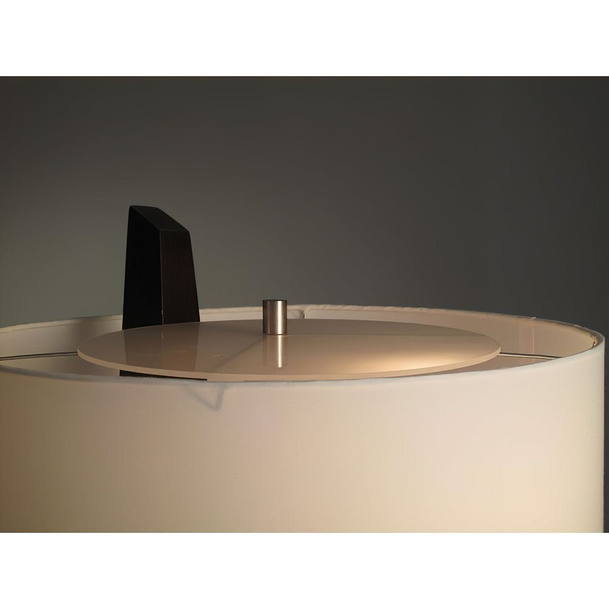 jett-obelisk-table-lamp