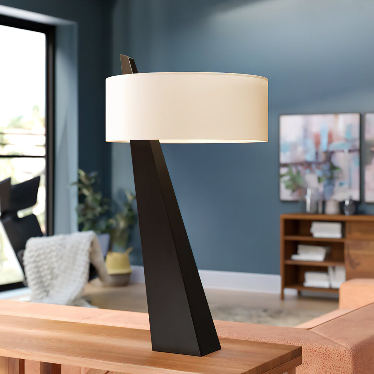 jett-obelisk-table-lamp