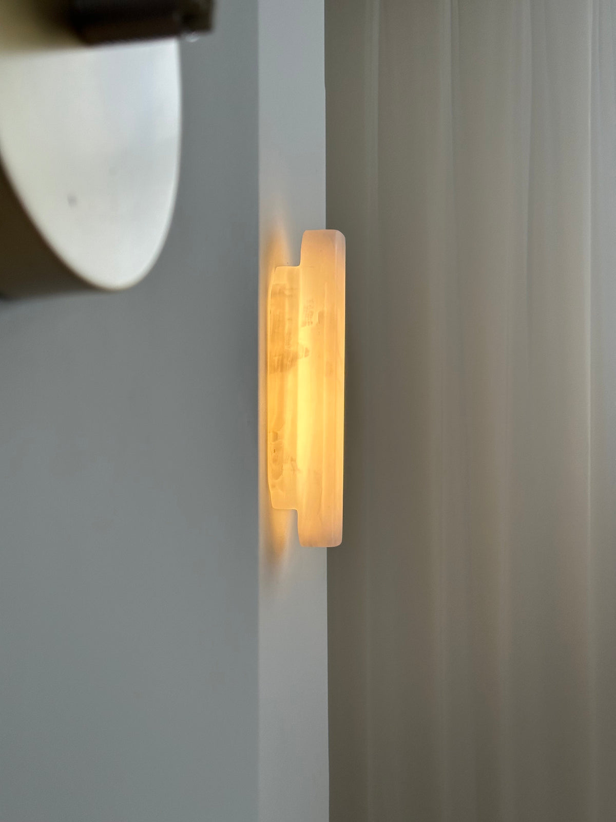 jewel-onyx-wall-lamp