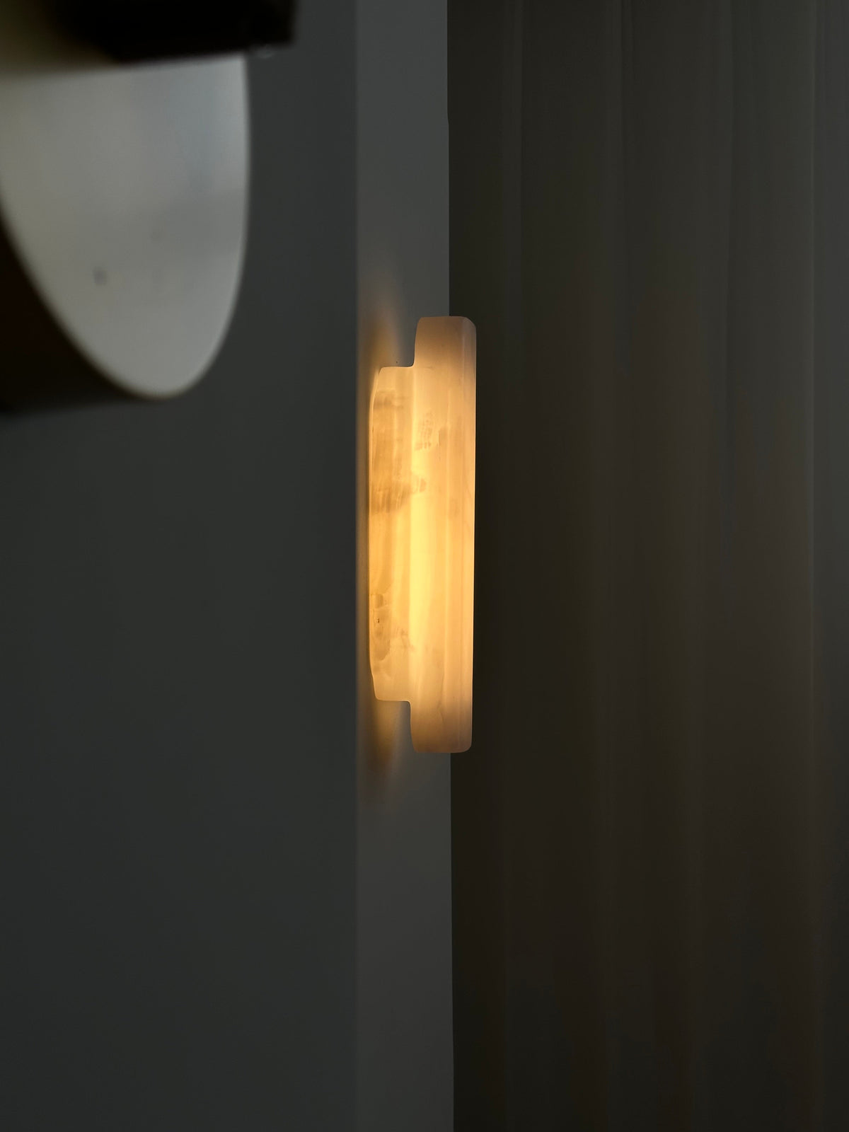 jewel-onyx-wall-lamp