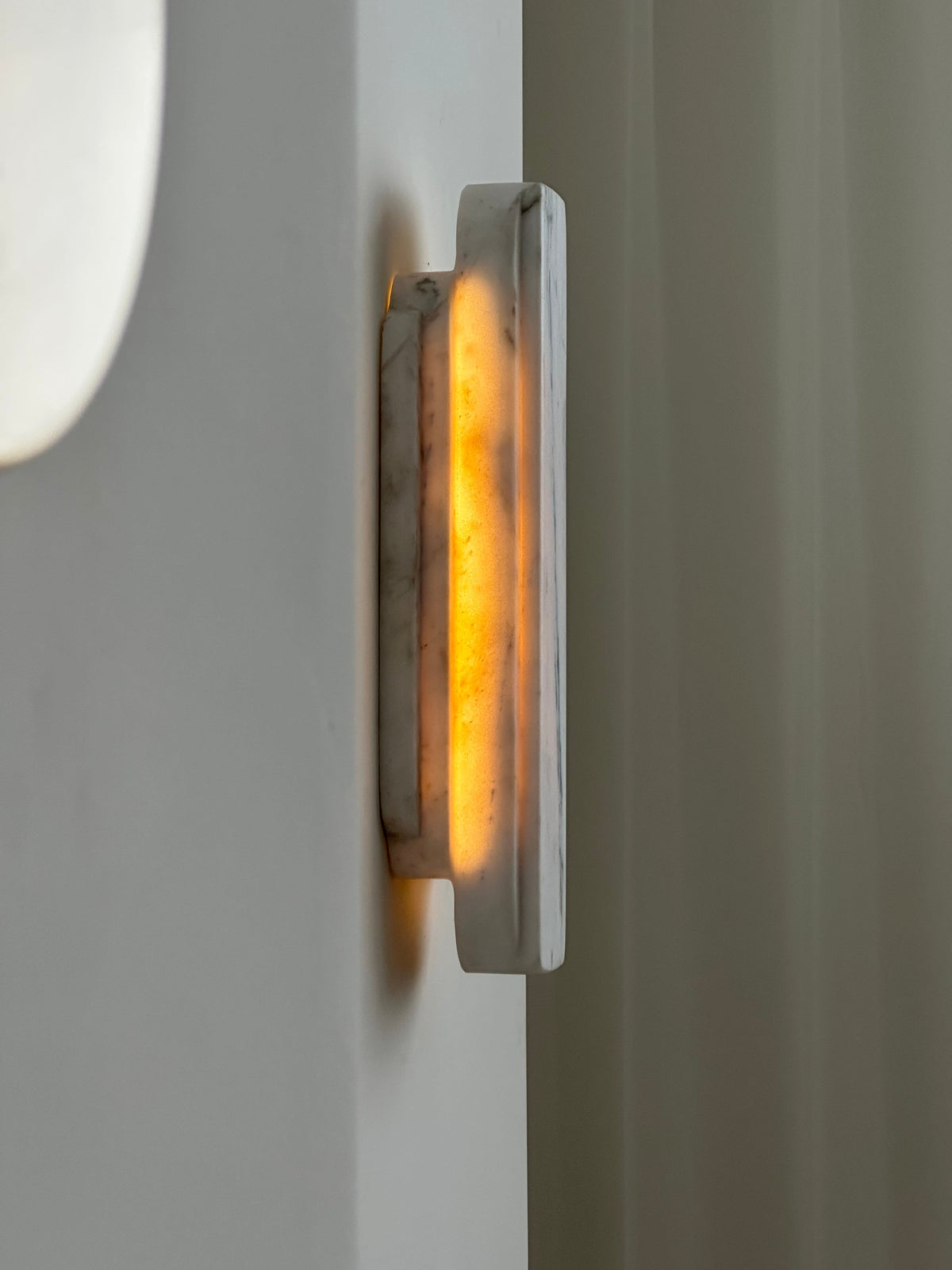 jewel-onyx-wall-lamp