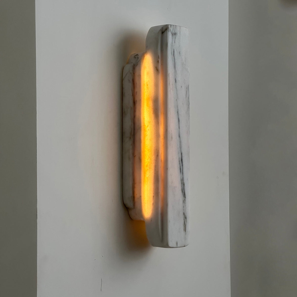 jewel-onyx-wall-lamp