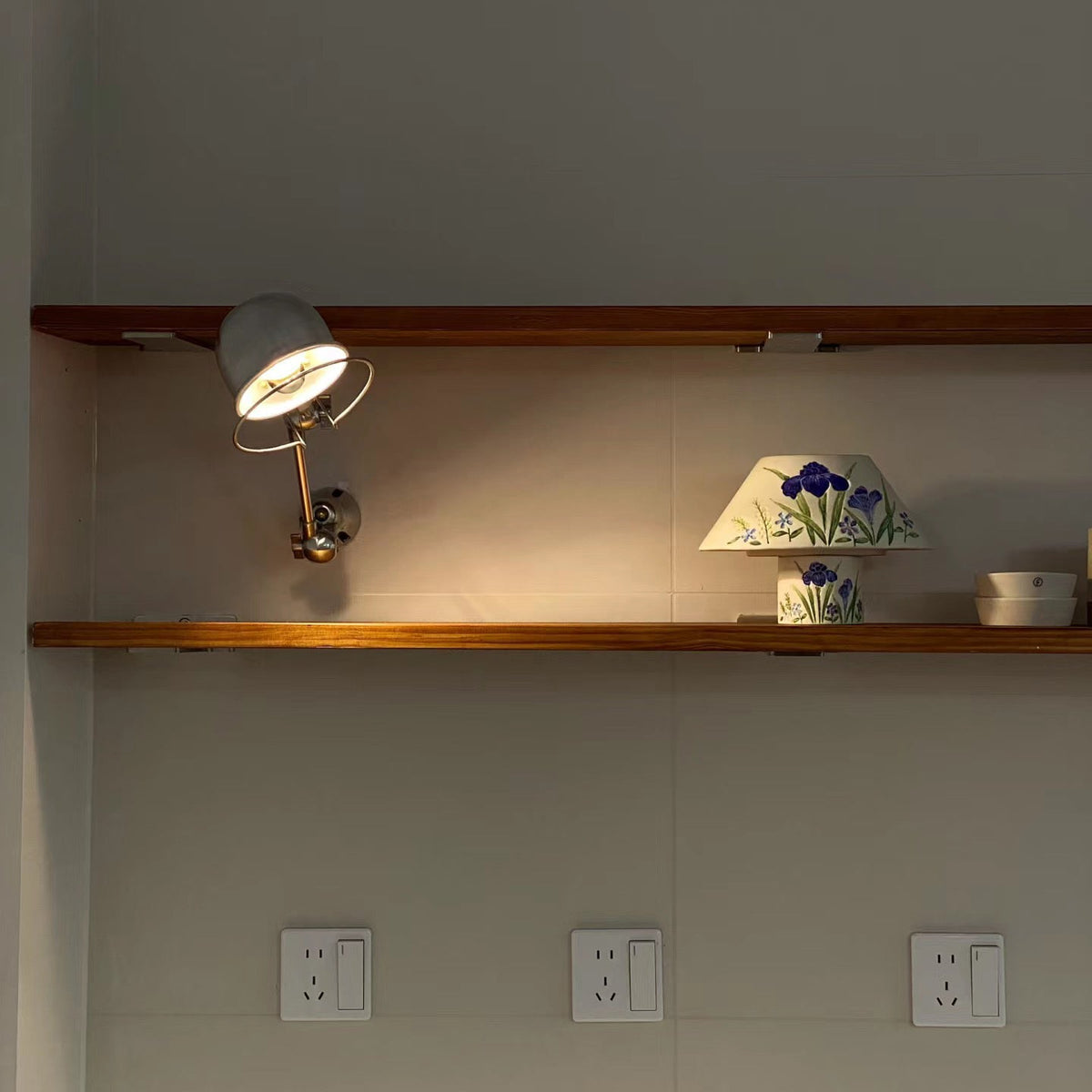 jielde-wall-lamp