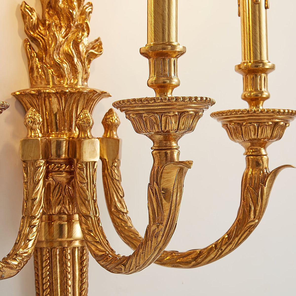 julienne-wall-lamp