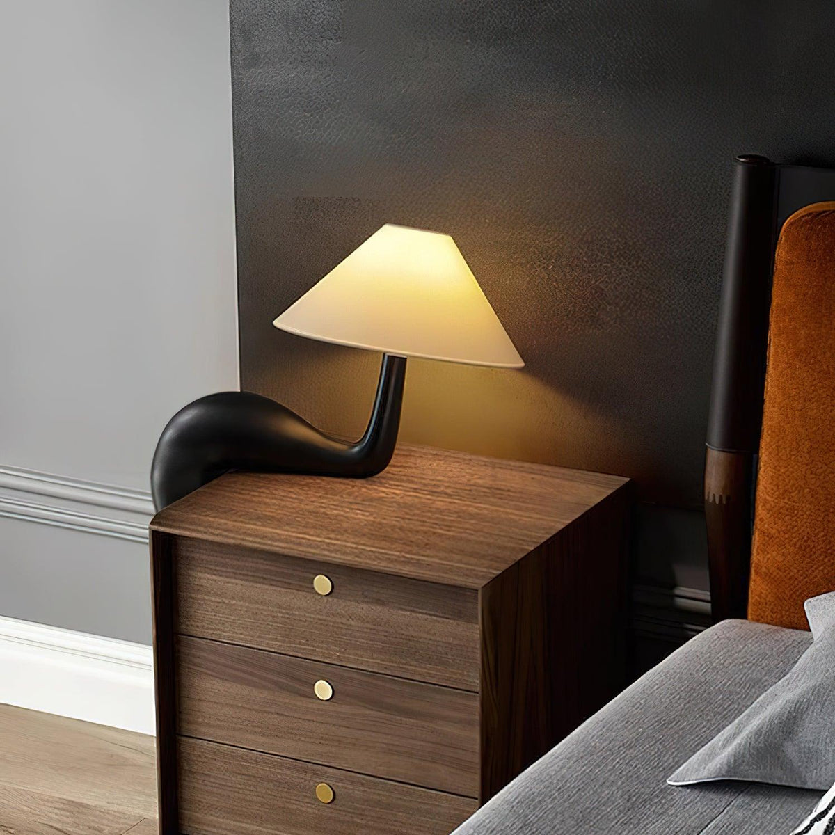 kakuda-pine-table-lamp