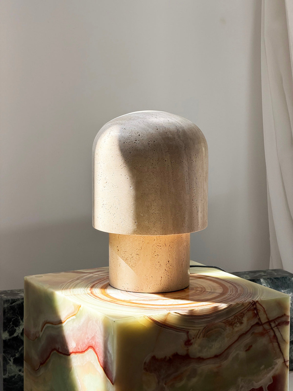 kennett-travertine-table-lamp