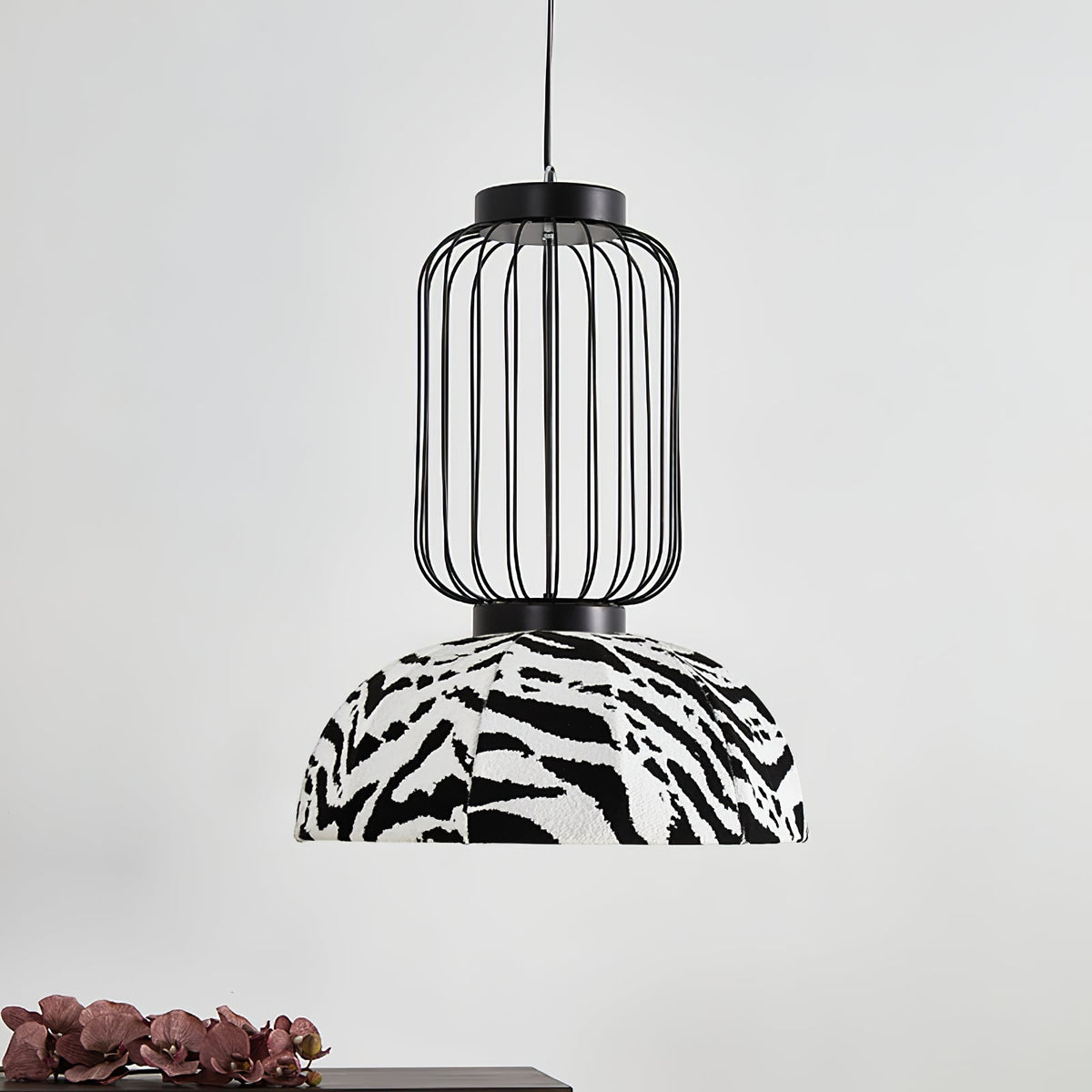 Korvo Pendant Light – Sculptural Black Metal & Fabric Dome Lamp