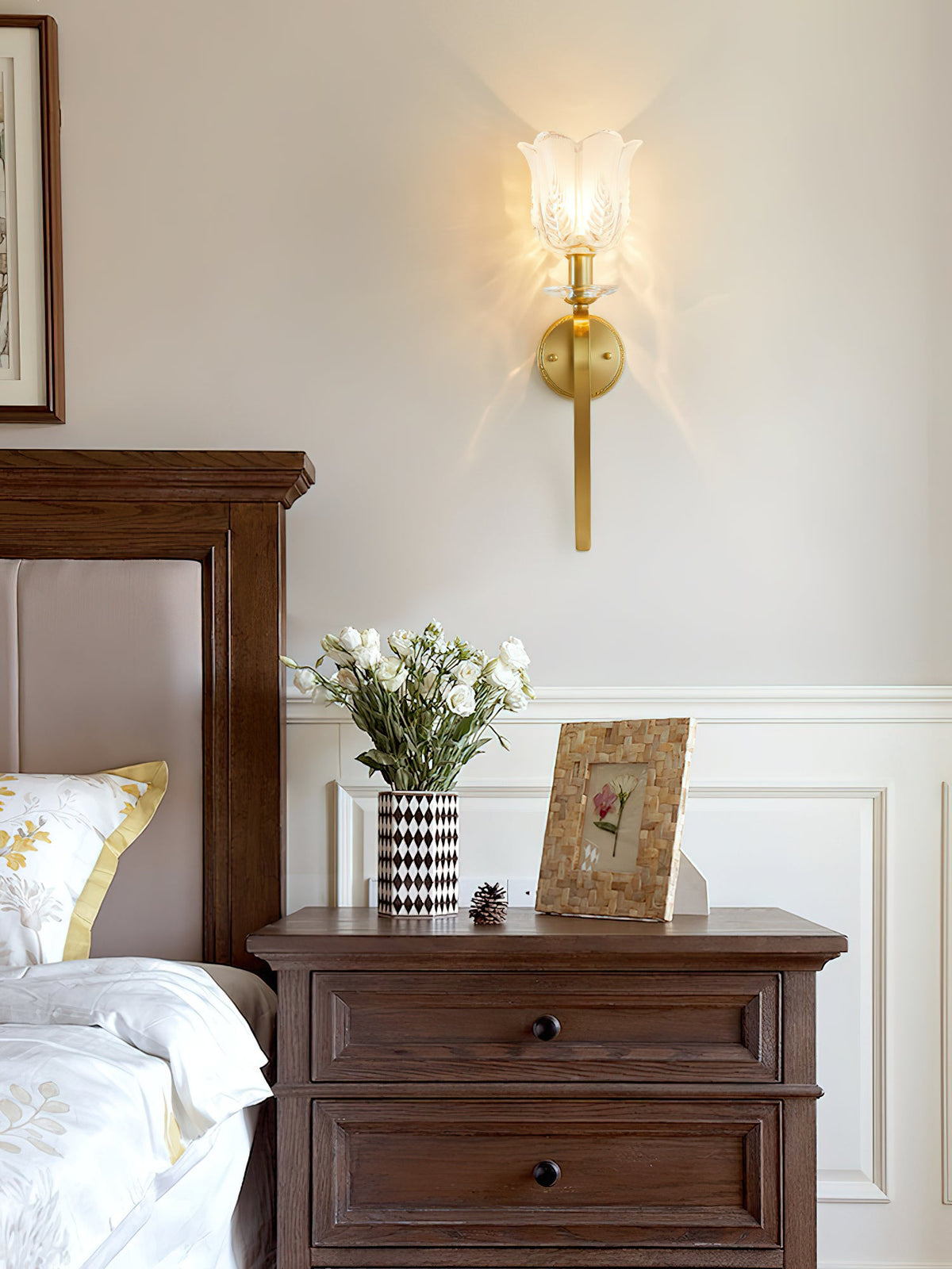 kristy-wall-lamp