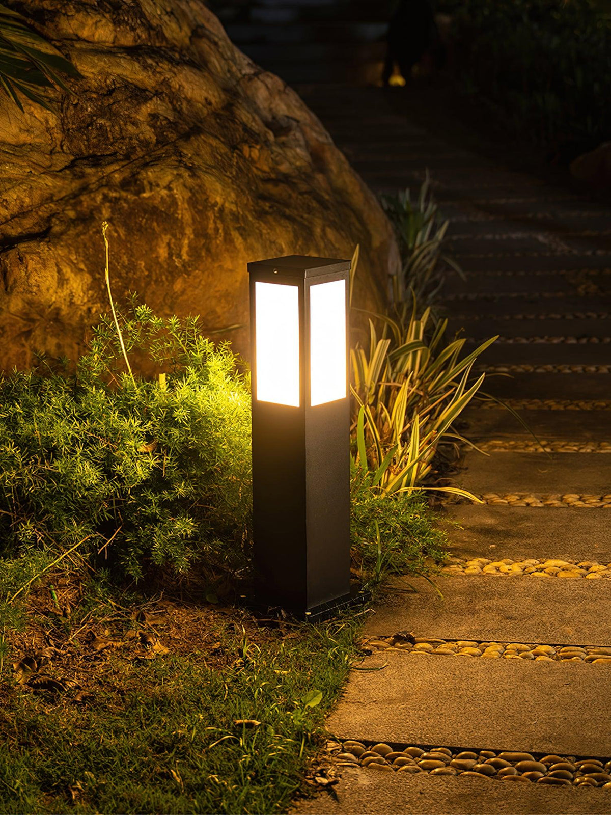 Kuzco Solar Bollard Light – Architectural Outdoor Post Lamp in Black