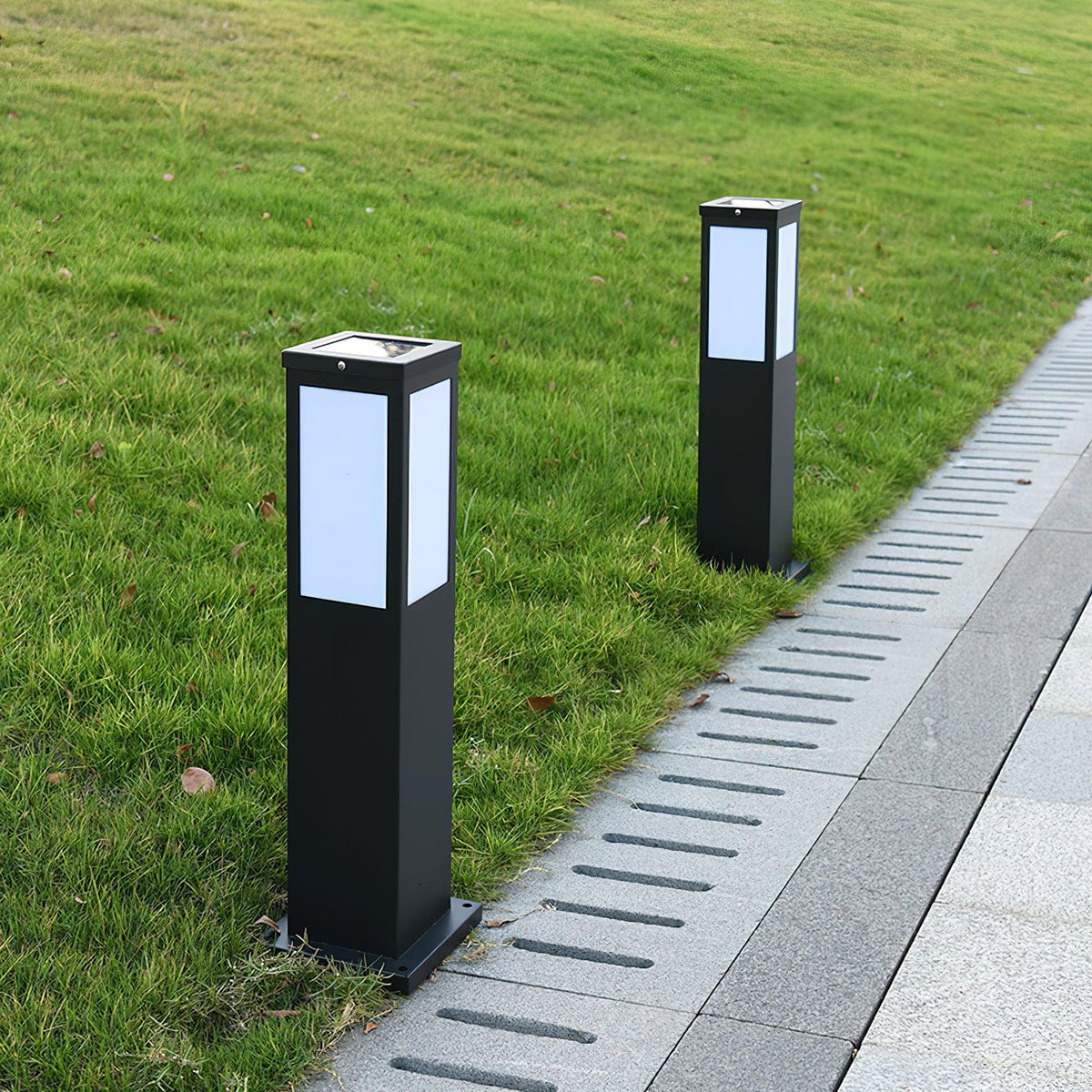 Kuzco Solar Bollard Light – Architectural Outdoor Post Lamp in Black
