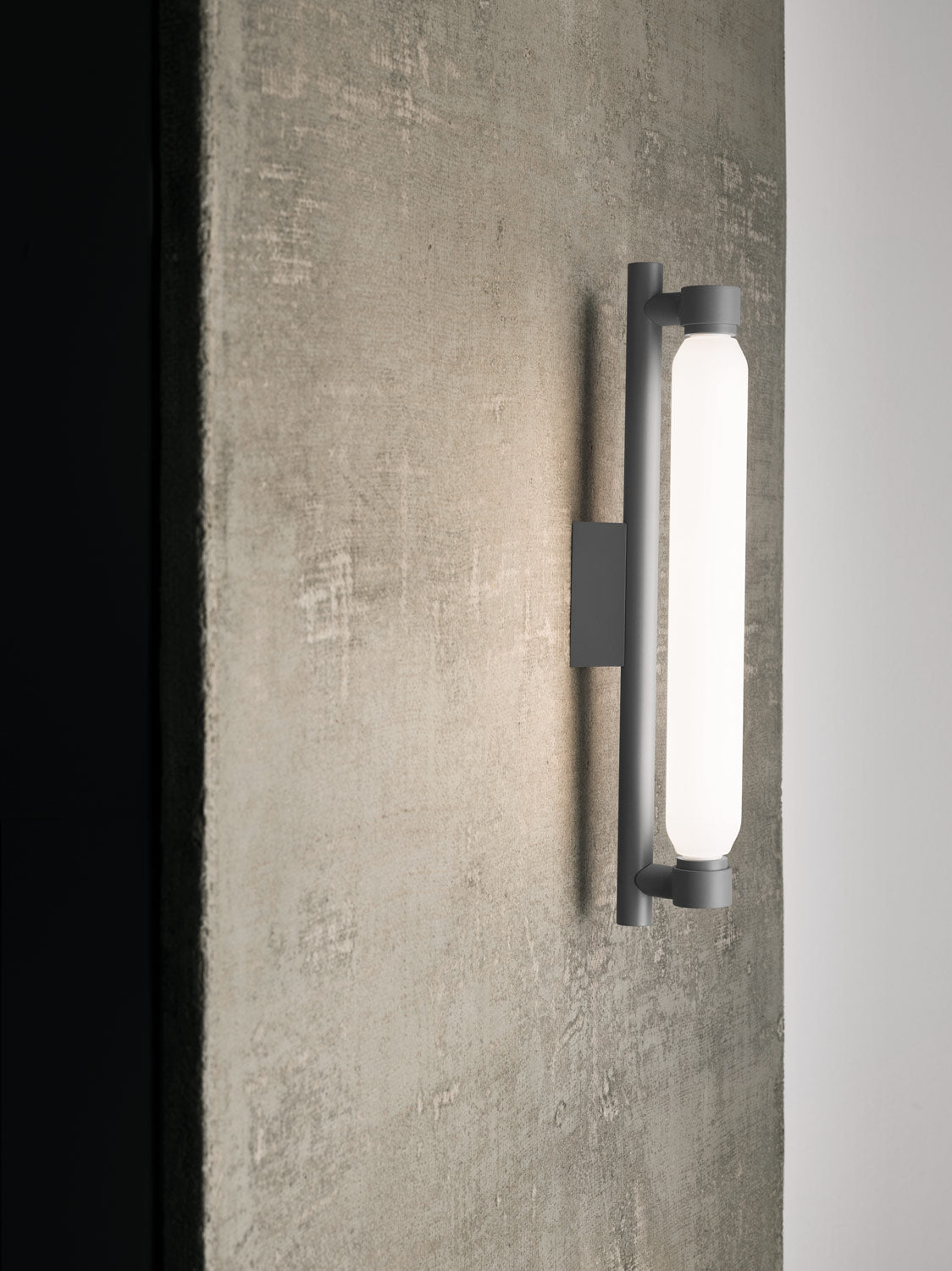 la-roche-wall-lamp