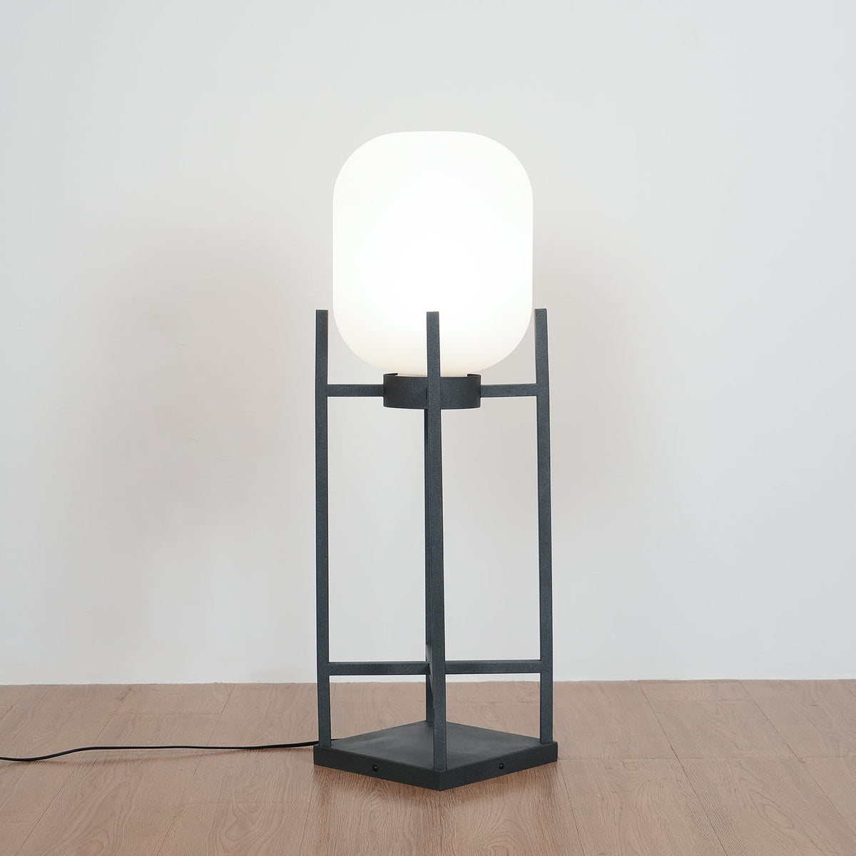 Aurora Lantern Floor Lamp – Modern Outdoor Lighting in Stainless Steel and Glass
