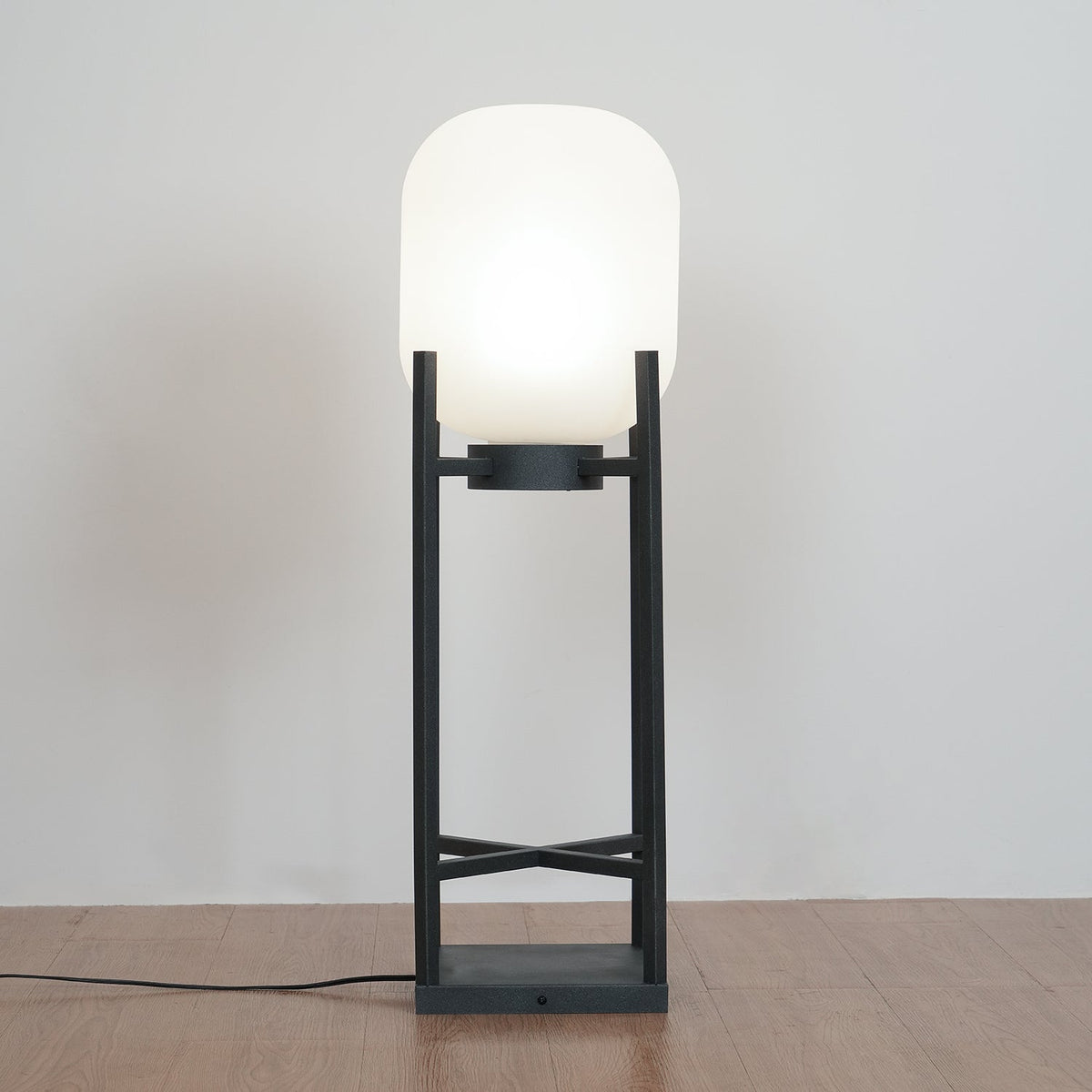 Aurora Lantern Floor Lamp – Modern Outdoor Lighting in Stainless Steel and Glass