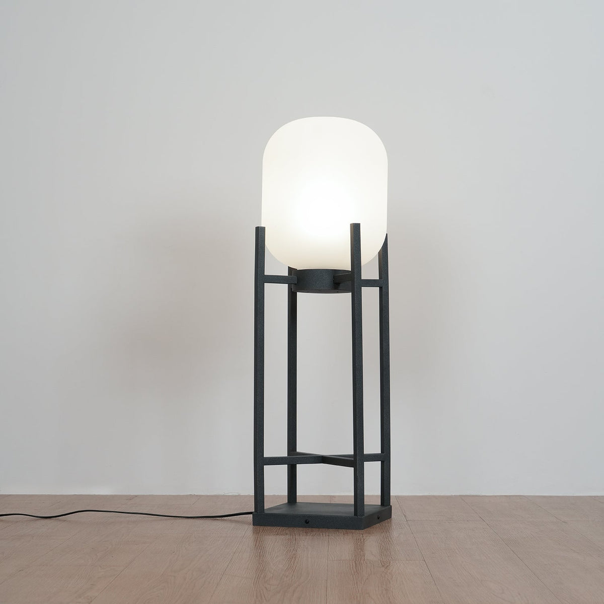 Aurora Lantern Floor Lamp – Modern Outdoor Lighting in Stainless Steel and Glass