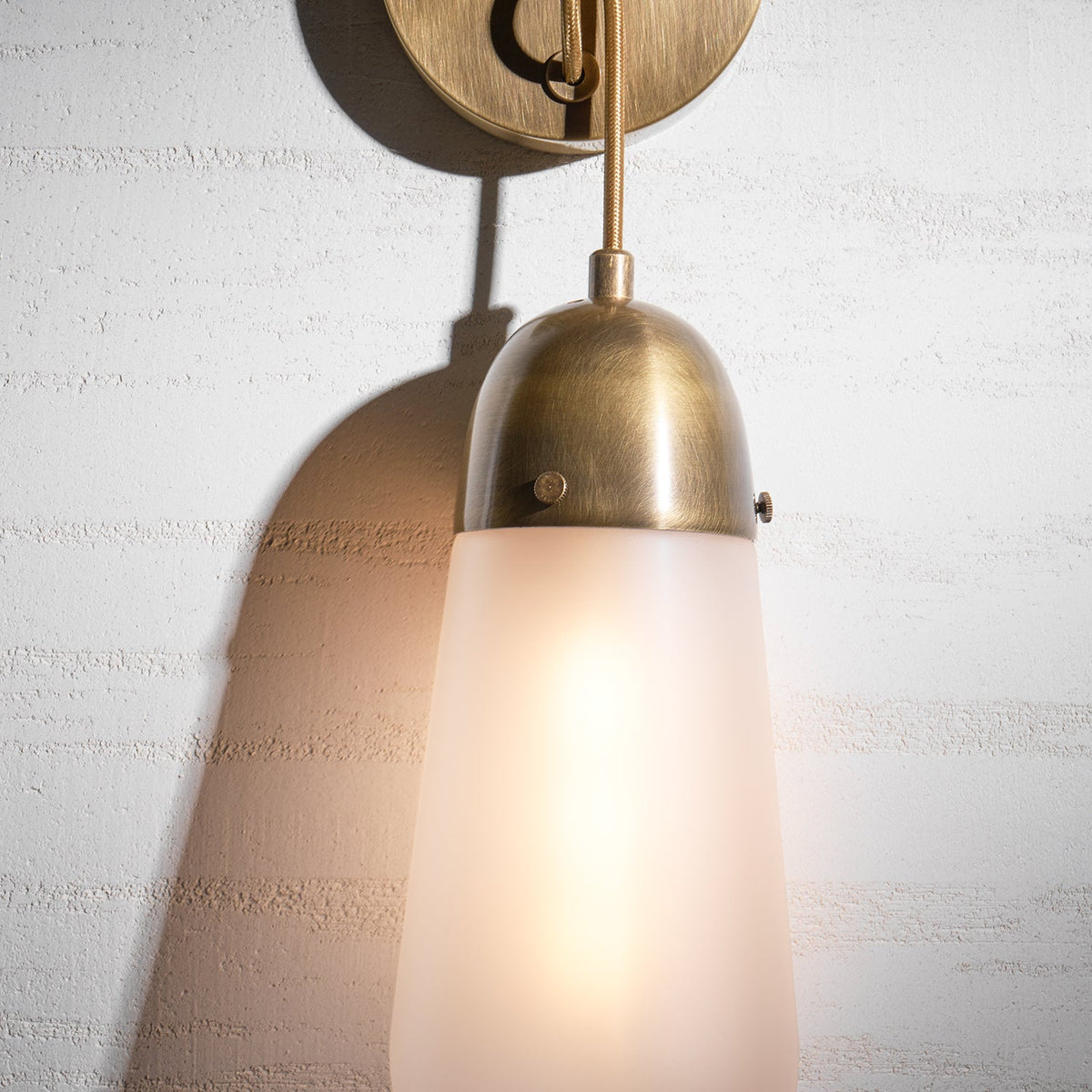 lariat-wall-lamp
