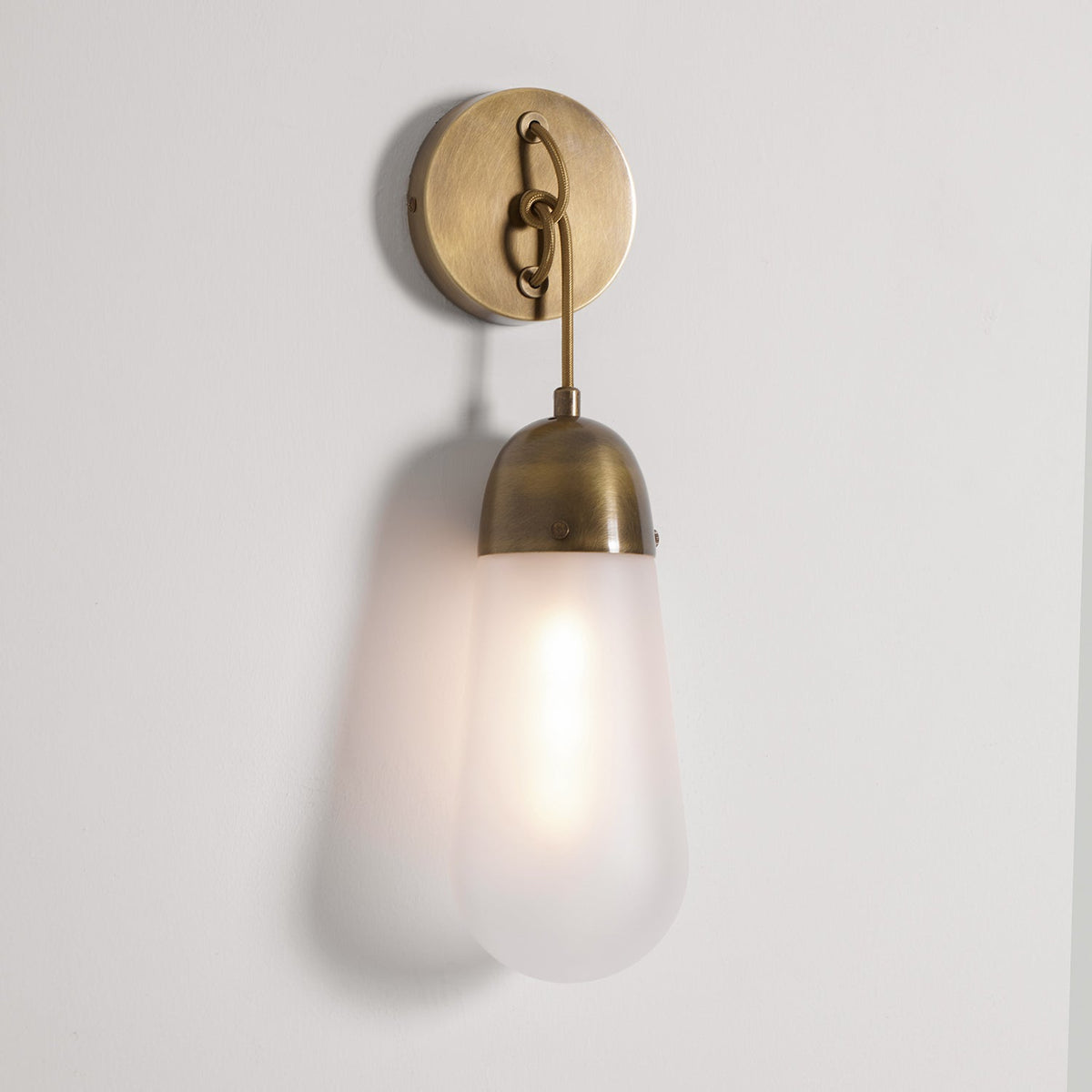 lariat-wall-lamp
