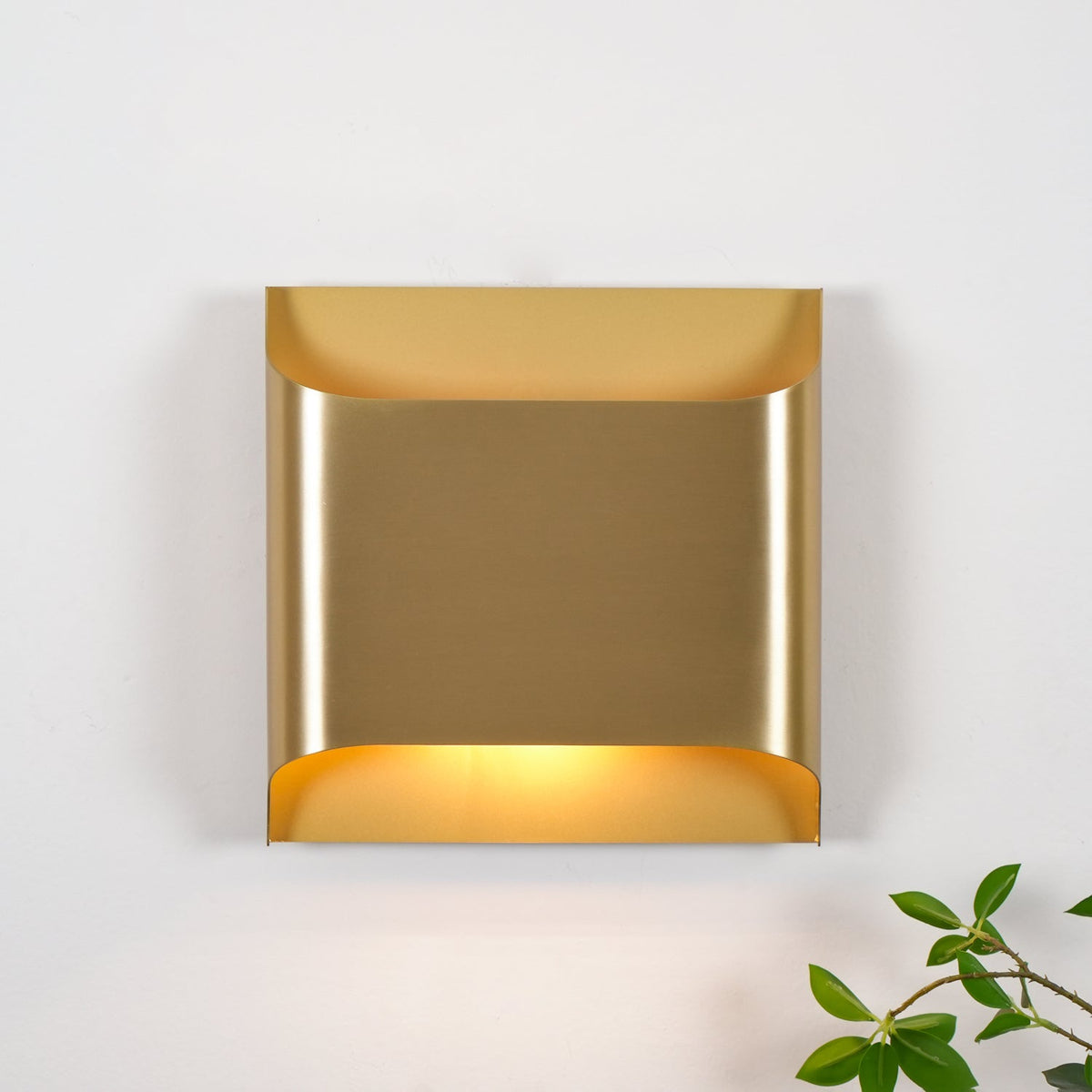 Leclerc Brass Wall Sconce – Handcrafted Solid Brass Lighting for Modern Interiors