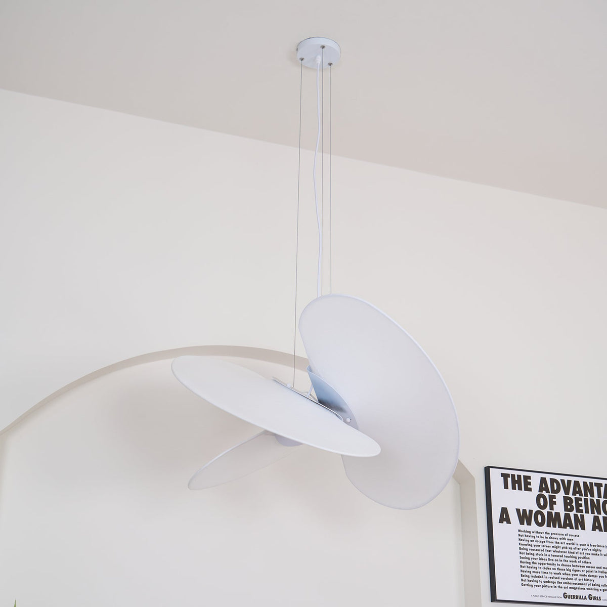 Modern Sail Pendant Light – Minimalist LED Ceiling Lamp for Dining Room & Living Room