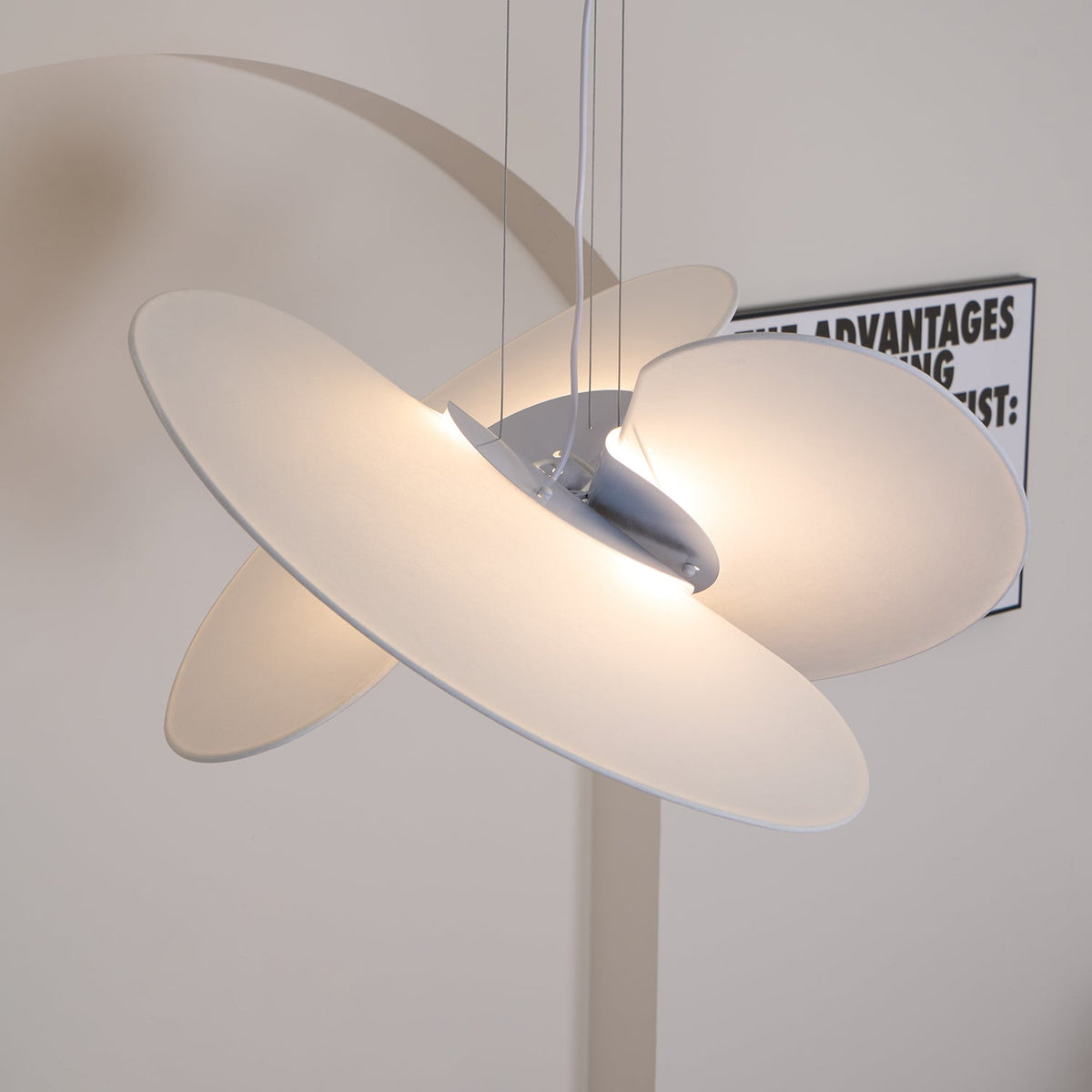 Modern Sail Pendant Light – Minimalist LED Ceiling Lamp for Dining Room & Living Room