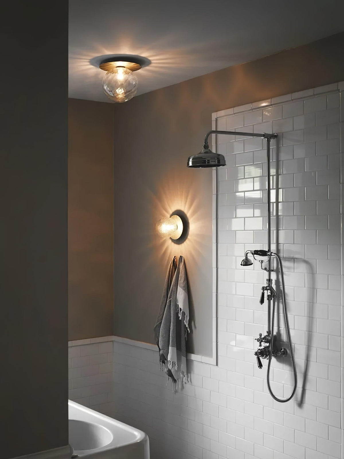 liila-wall-lamp