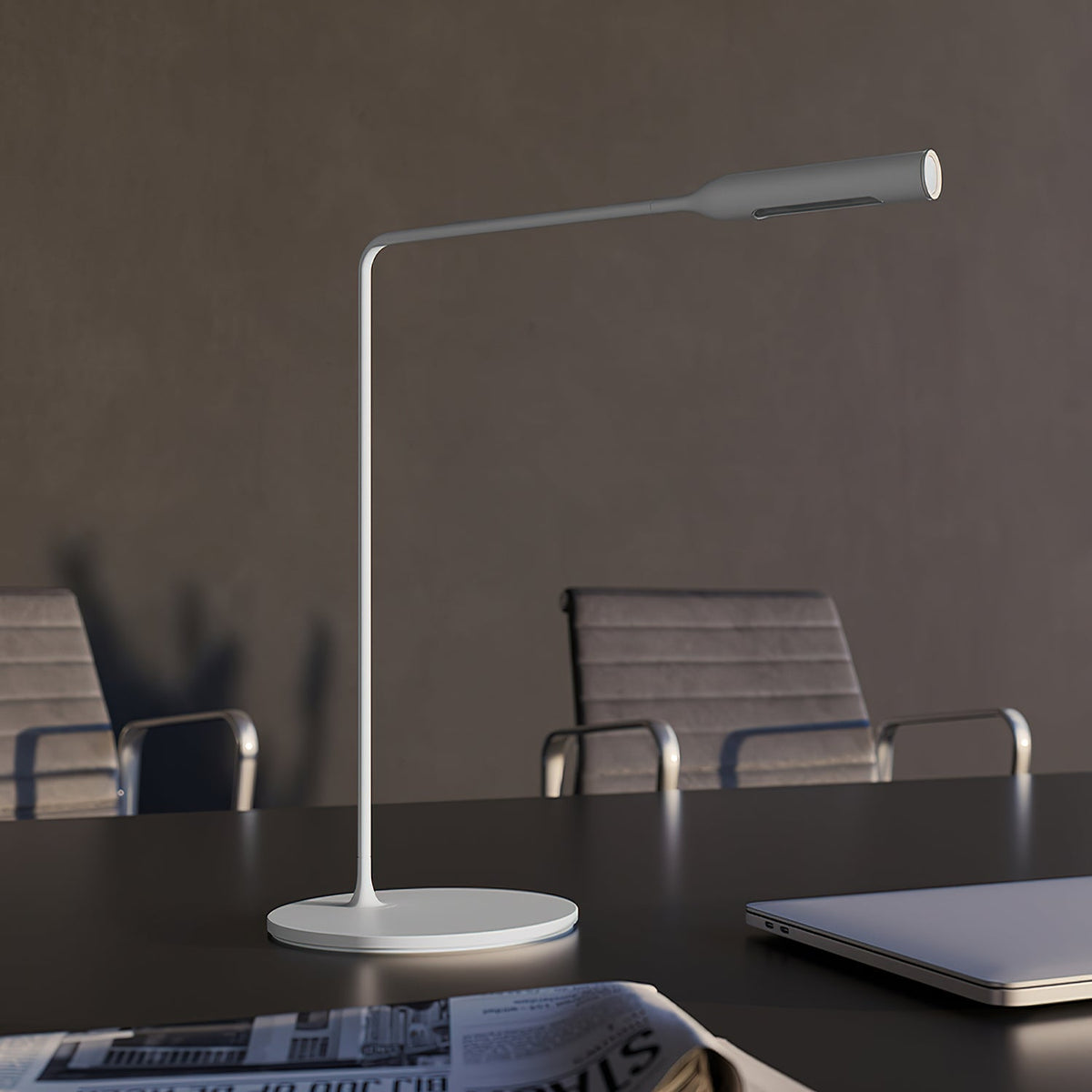 linear-grace-table-lamp