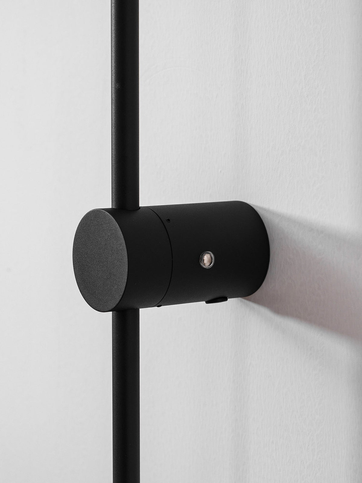 Linear LED Rechargeable Wall Sconce – Modern Minimalist Ambient Lighting