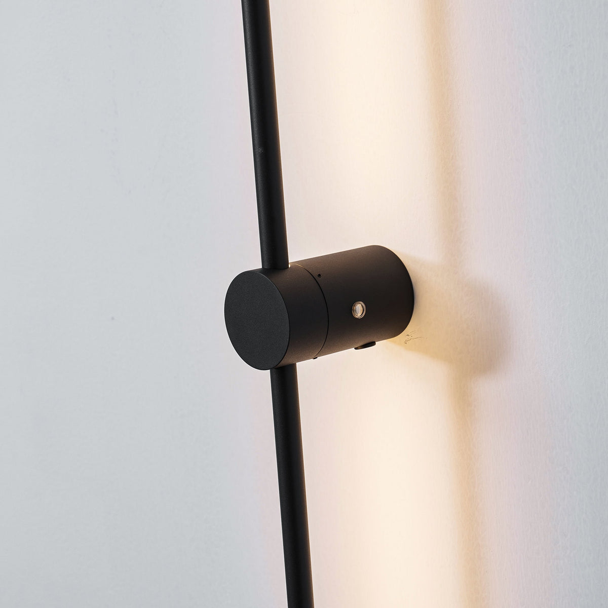 Linear LED Rechargeable Wall Sconce – Modern Minimalist Ambient Lighting