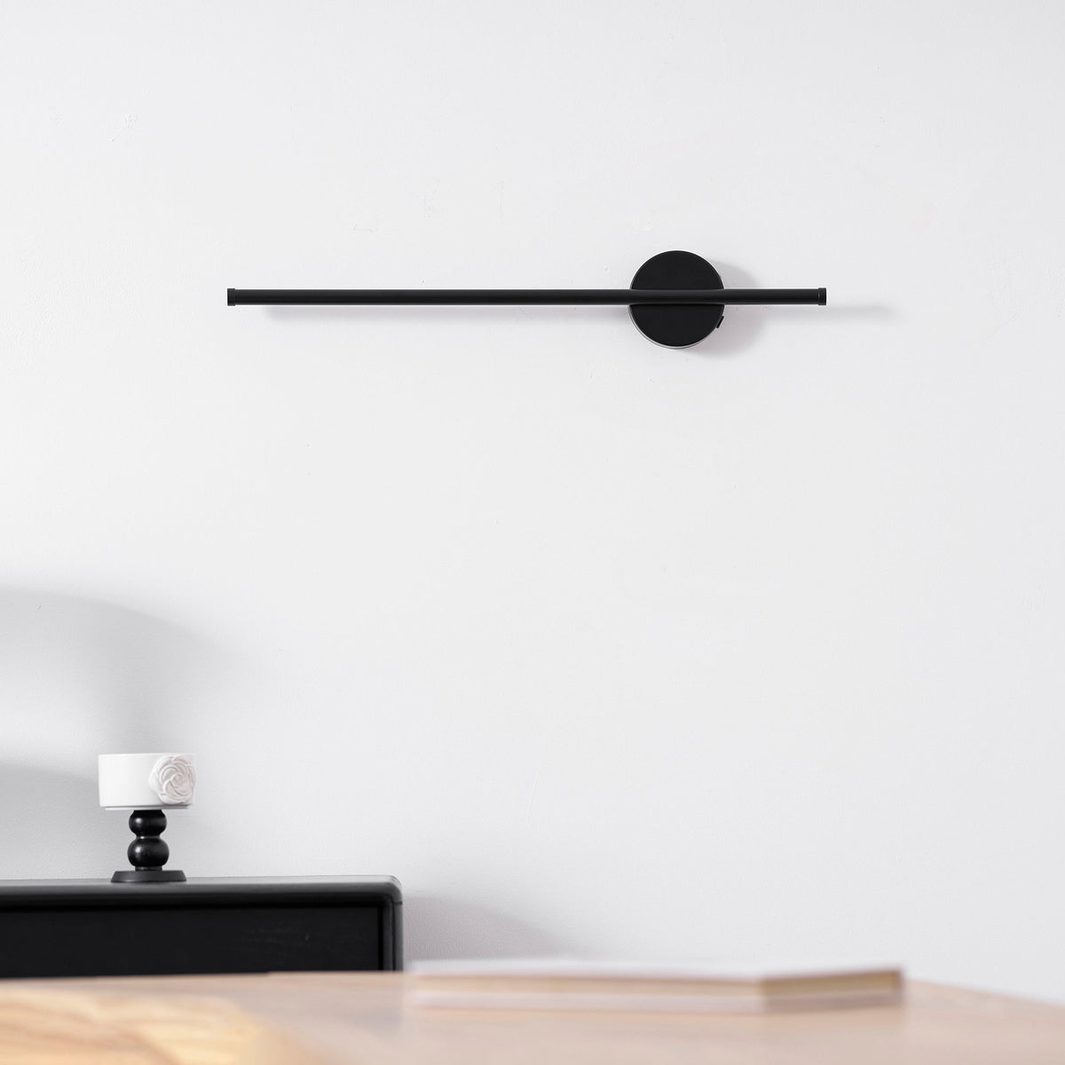 Linearo Rechargeable LED Wall Sconce – Cordless Modern Linear Light