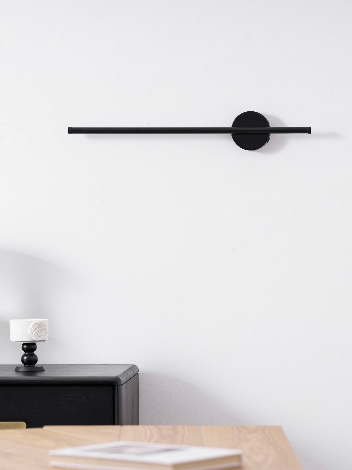 Linearo Rechargeable LED Wall Sconce – Cordless Modern Linear Light