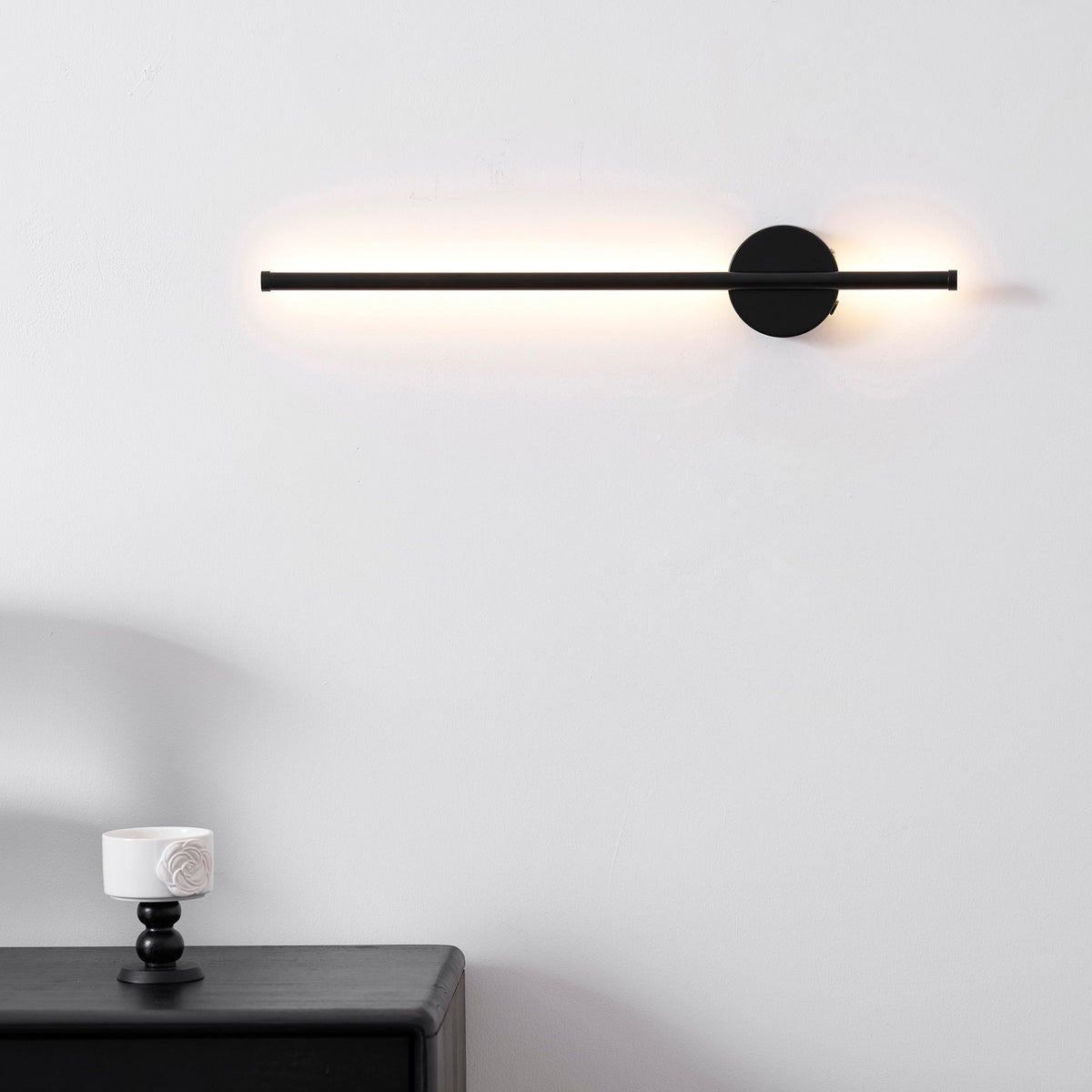Linearo Rechargeable LED Wall Sconce – Cordless Modern Linear Light