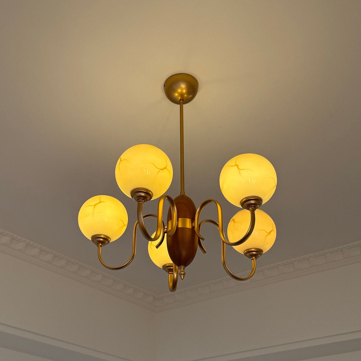 liona-chandelier