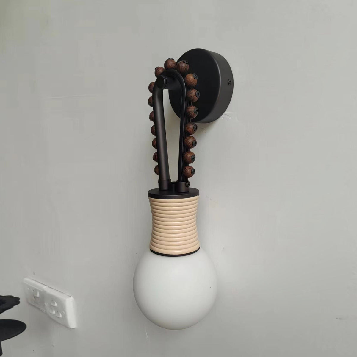 loop-wall-lamp