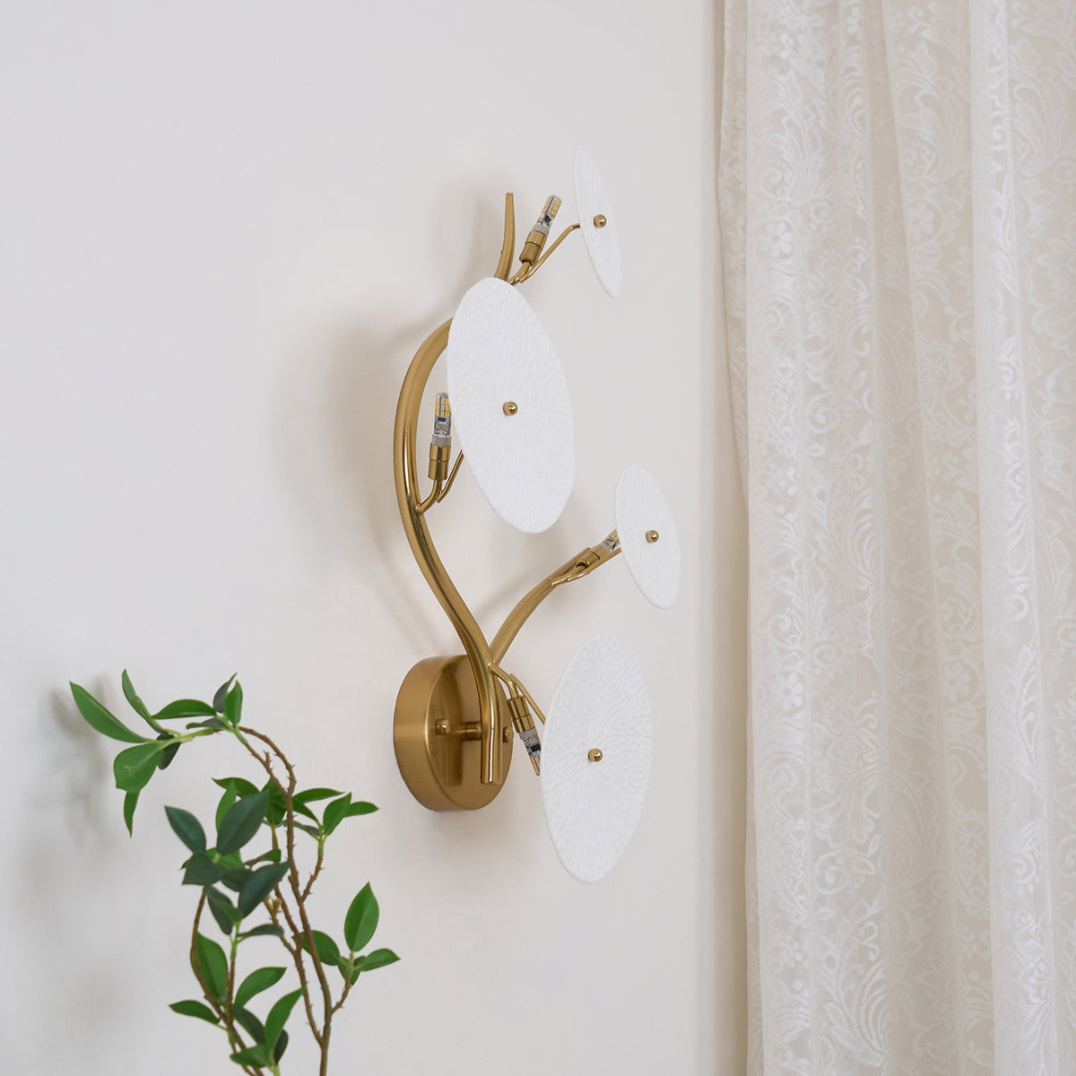 lotus-petal-wall-lamp