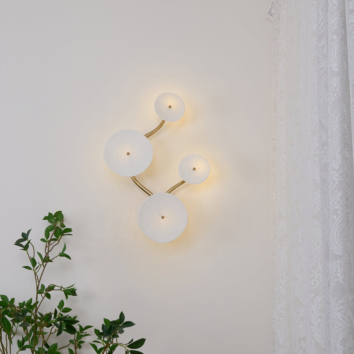 lotus-petal-wall-lamp