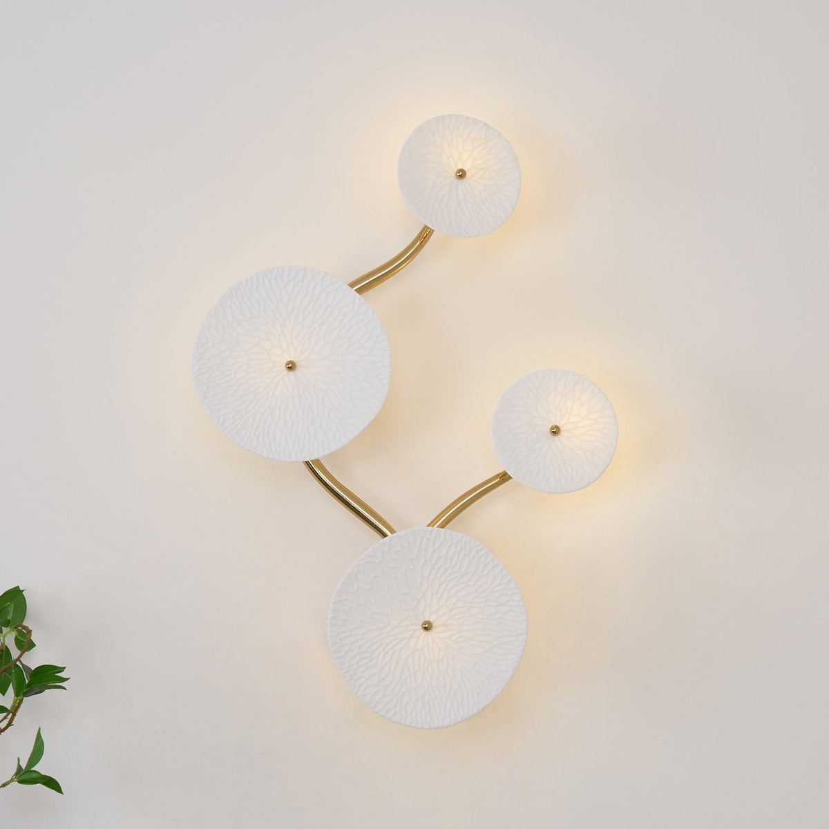 lotus-petal-wall-lamp