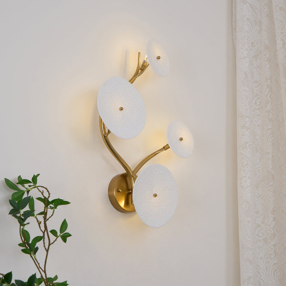 lotus-petal-wall-lamp