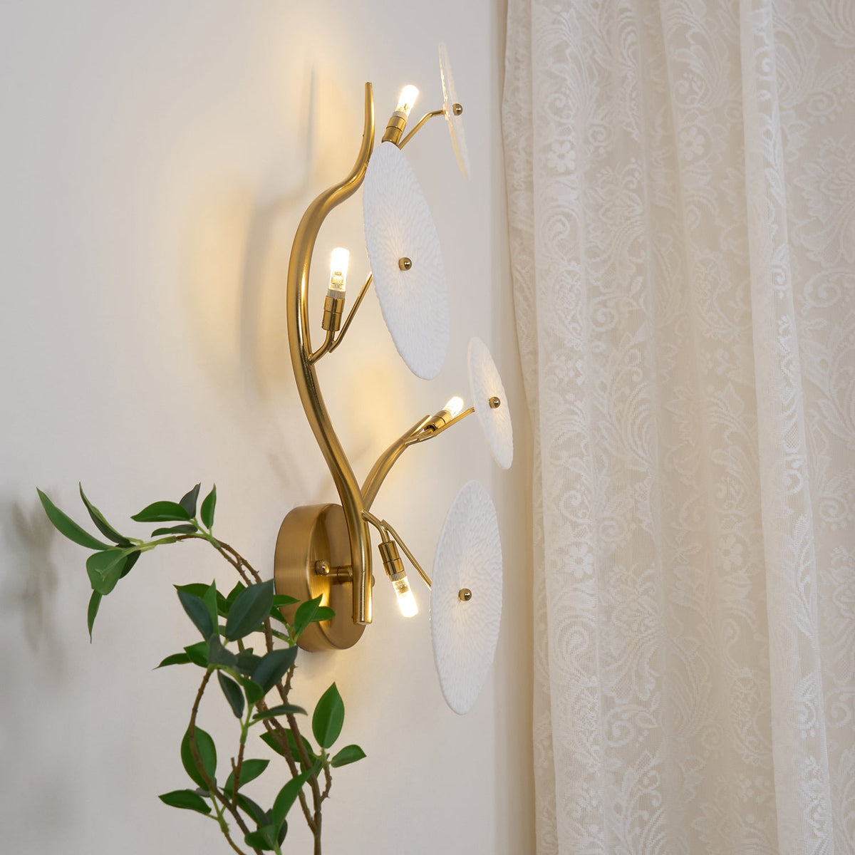 lotus-petal-wall-lamp