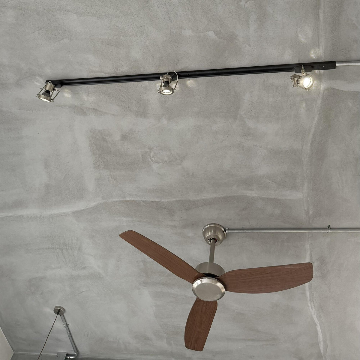 lucide-industrial-track-lights