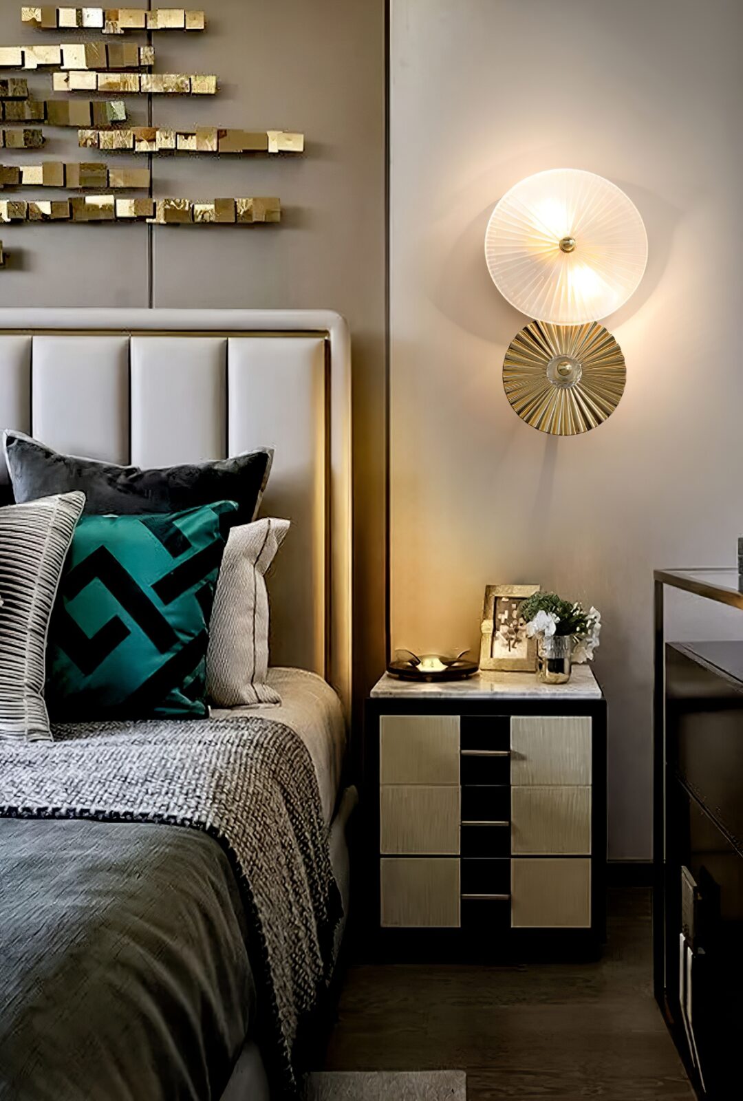 Lucky 8 Wall Lamp