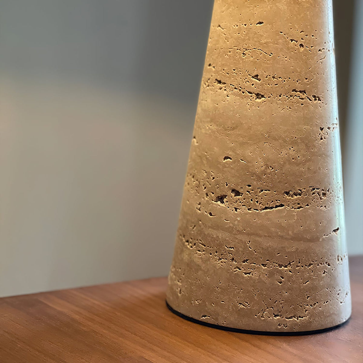 lulu-travertine-table-lamp
