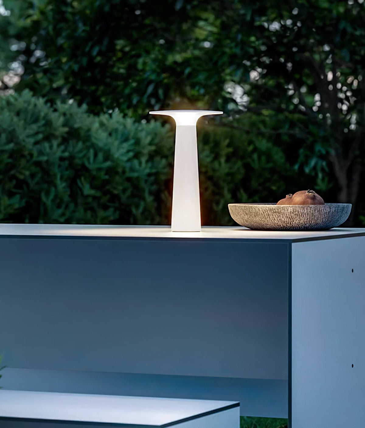 Luma Disk Solar-Powered Outdoor Table Lamp in Metal