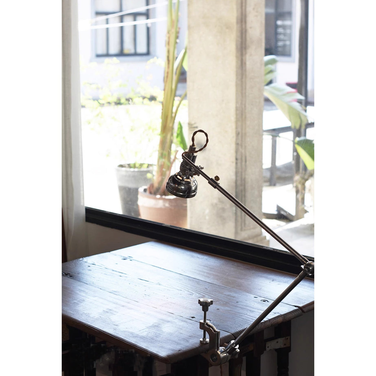 lumina-articulated-table-lamp