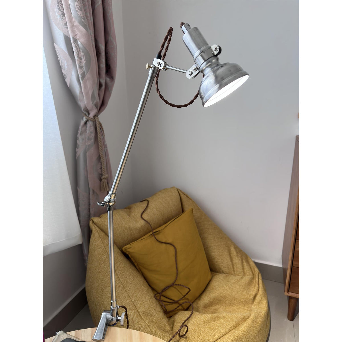 lumina-articulated-table-lamp