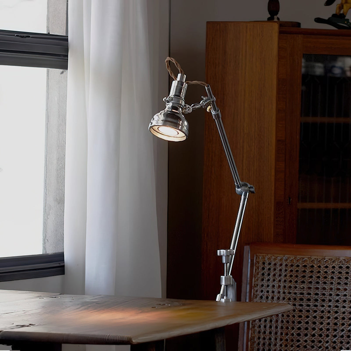 lumina-articulated-table-lamp