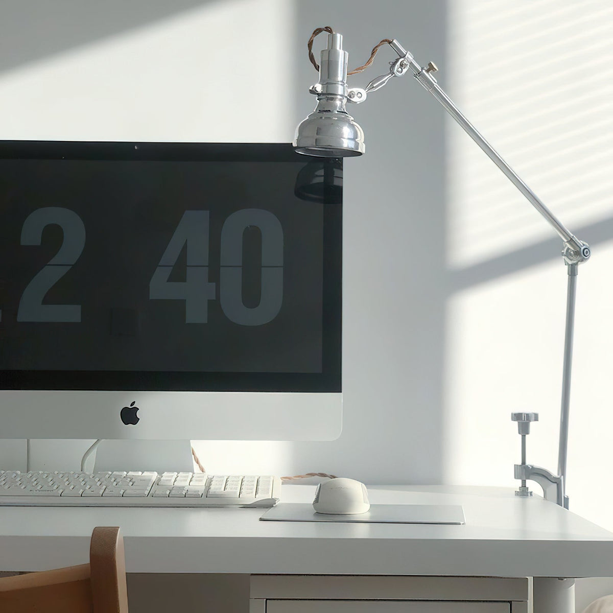 lumina-articulated-table-lamp