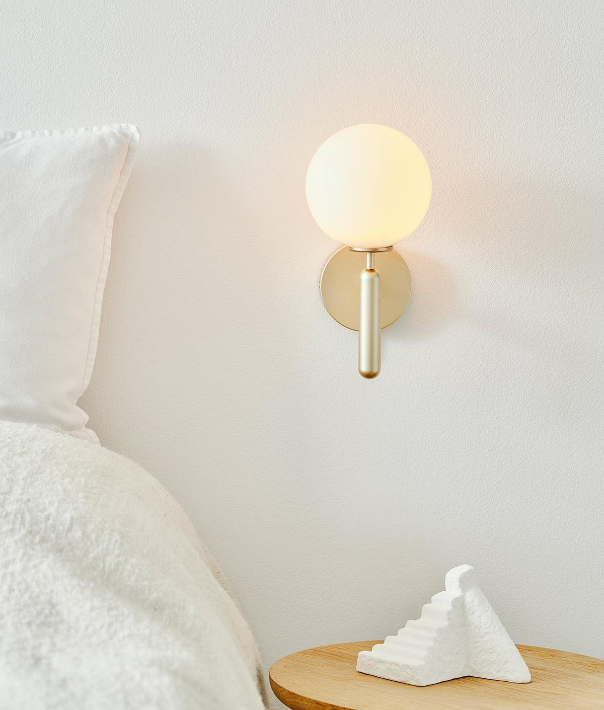 luna-orb-wall-lamp
