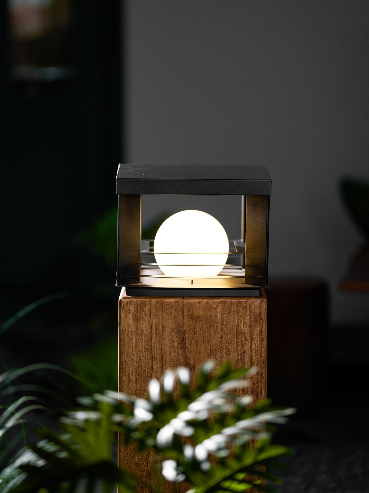 Lunar Crate Outdoor Table Lamp – Modern LED Garden Light