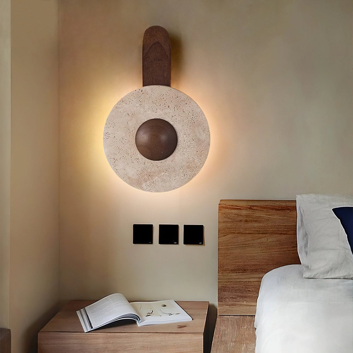 lunar-wood-wall-lamp