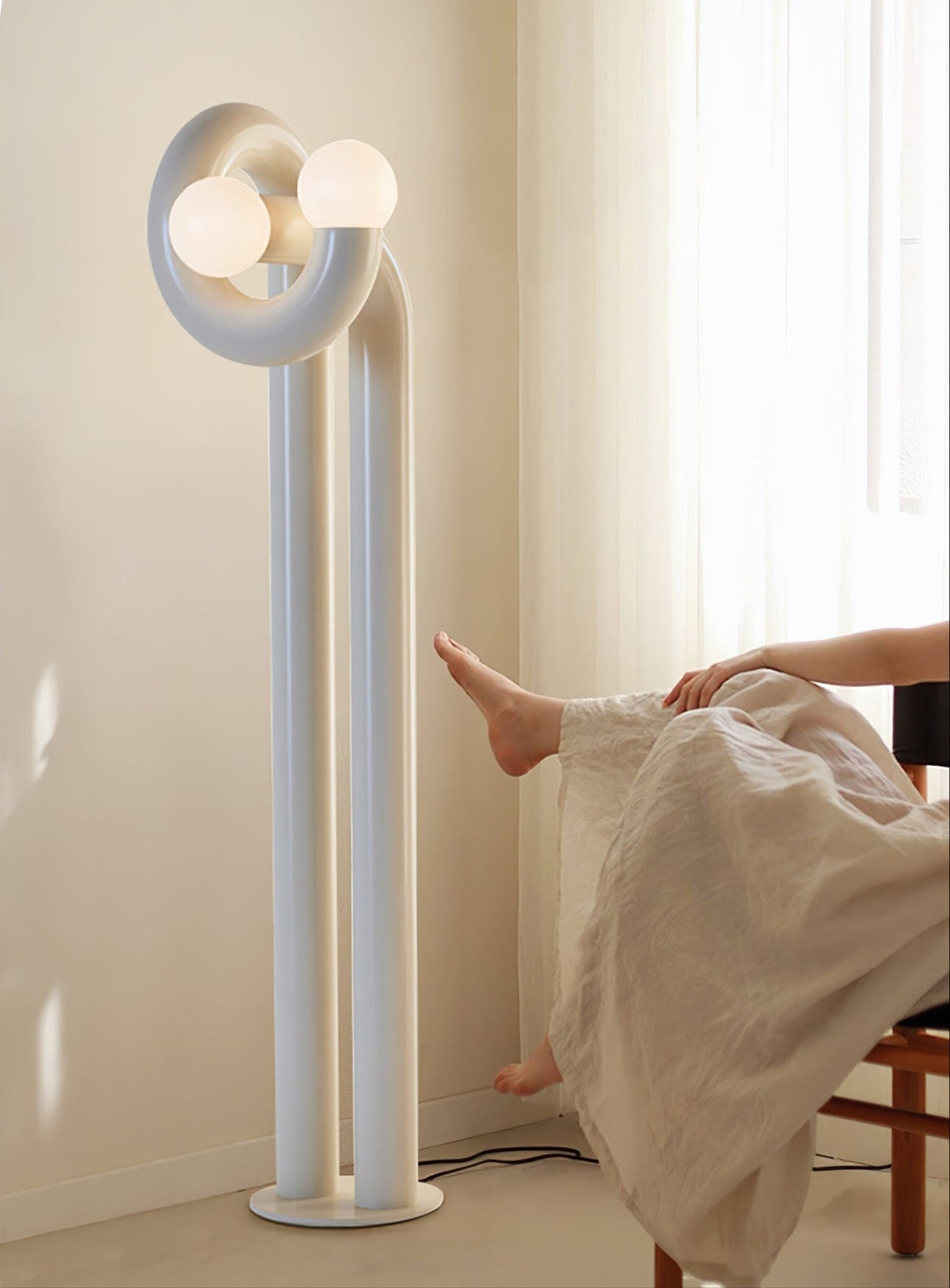 Luno Pop Floor Lamp – Modern Sculptural Floor Light in Glossy Blue